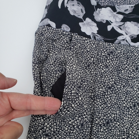 Lululemon Departure High Rise Waist Floral Pants size 6 - Picture 5 of 9